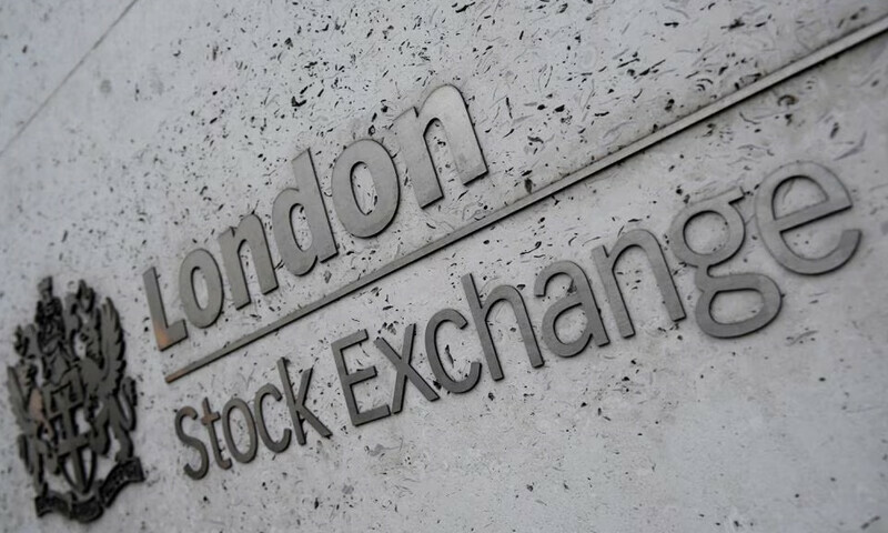 London stocks fall as major earnings roll in; Persimmon jumps