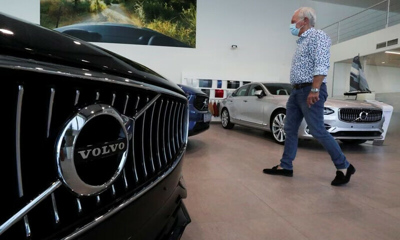 Volvo Cars plans cost cuts as first-quarter profit drops