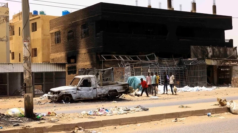 Sudan&rsquo;s factions say they agree to extend truce but fighting goes on