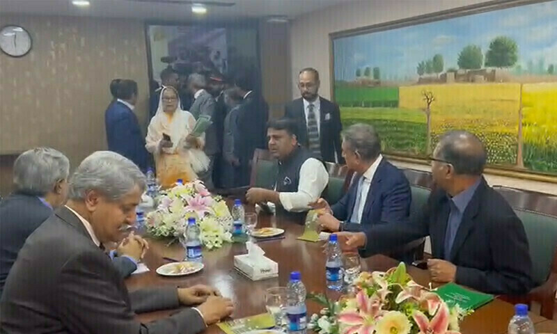 Govt-PTI talks postponed till Tuesday, both sides say progress made