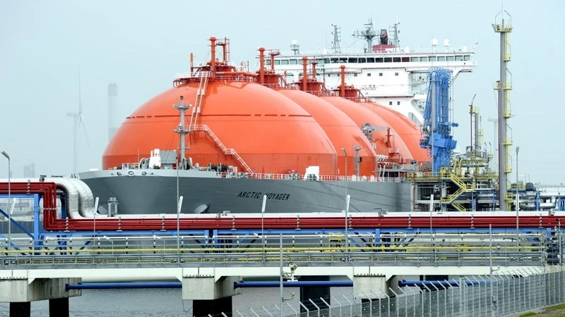 How Italian company earned millions after backtracking on Pakistan LNG deal