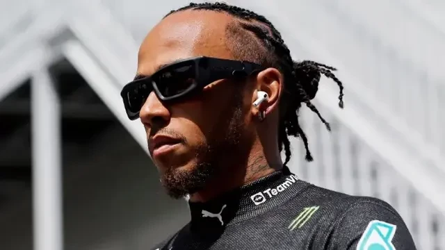 Button expects to see Hamilton fighting on in 2024