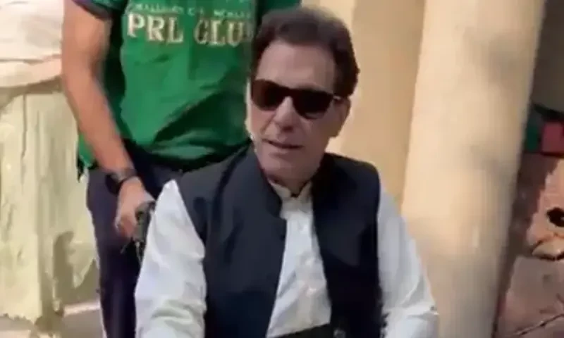 Imran Khan wins bail extension, returns home without being arrested