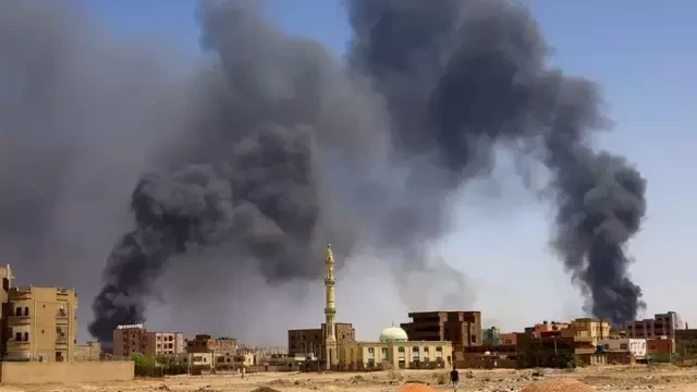 Heavy fighting in Khartoum as power struggle rages