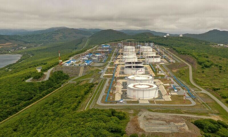Oil rises but stays on track for third weekly decline