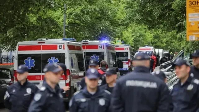 Eight dead in second Serbian shooting, police hunt killer