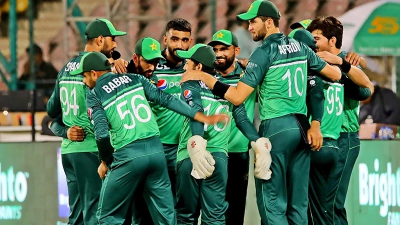 Pakistan briefly claim top spot in ODI rankings