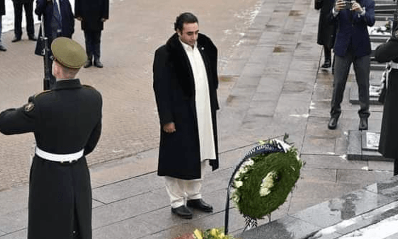 Fact Check: Bilawal did not visit a war memorial for Indian soldiers