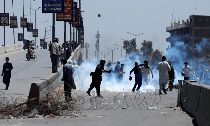 Pakistan&rsquo;s deepening political crisis douses hopes for IMF relief