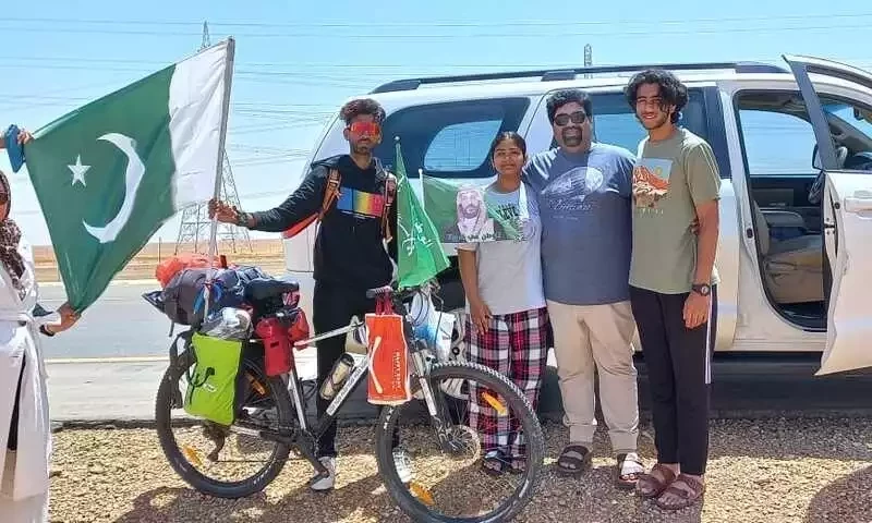 Pakistani man cycles 4,000 km for Umra