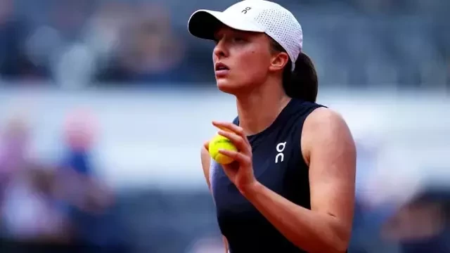 Swiatek at home on clay but wants success on all surfaces