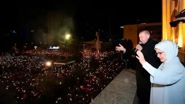 Turkey faces election runoff, Erdogan seen with momentum