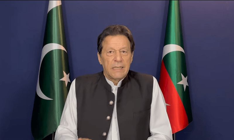 Imran says his house &lsquo;surrounded by police&rsquo;, demands talks