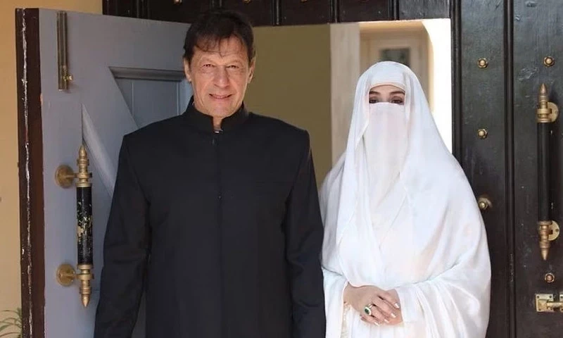 Imran Khan likely to skip NAB&rsquo;s &pound;190m settlement hearing today