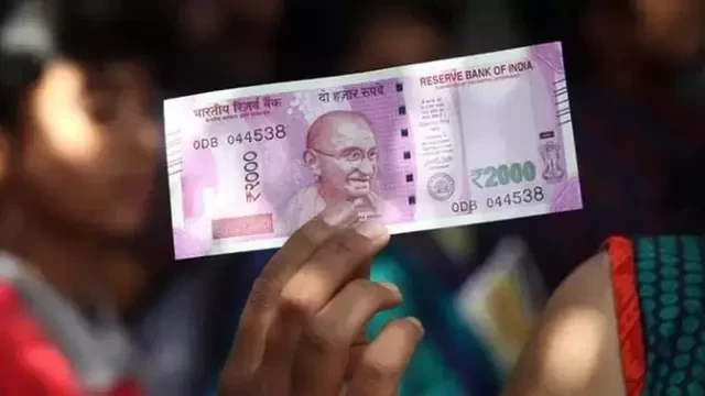 What India&rsquo;s decision to scrap its 2000-rupee note means for its economy