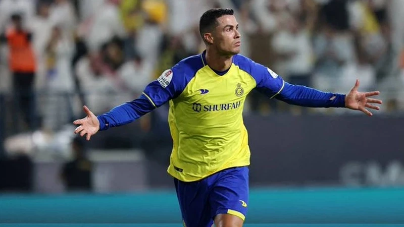 Watch: Ronaldo stunner keeps Al-Nassr alive