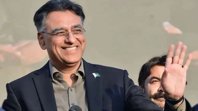 Asad Umar resigns from party positions, but will stay in PTI