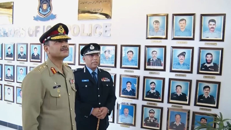 COAS donates Rs25 million to Islamabad Police martyrs