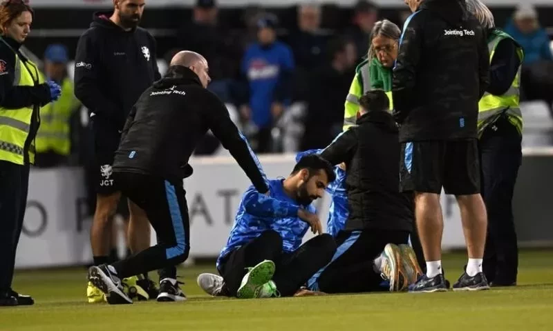 Shadab Khan injured in collision during T20 Vitality Blast debut