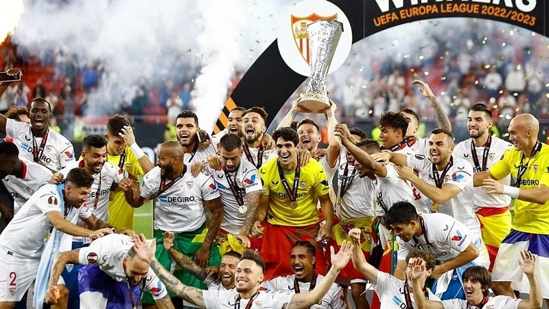 Europa League kings Sevilla beat Roma on penalties to win seventh crown