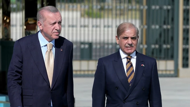 PM Shehbaz leaves for Turkiye to attend Erdogan&rsquo;s oath taking ceremony