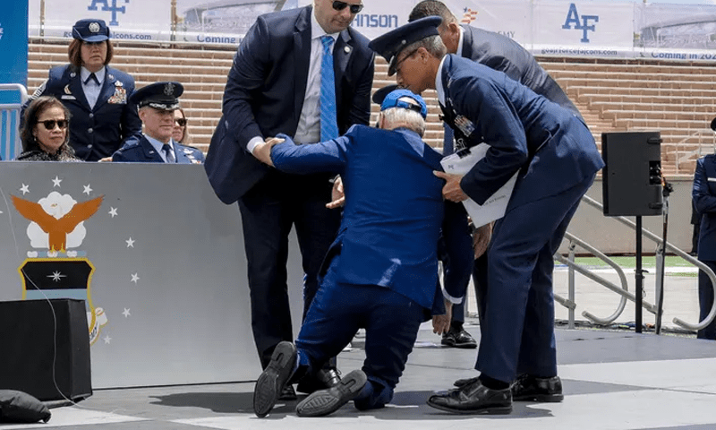 Biden falls down again