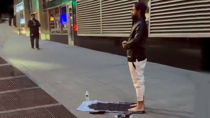 Video of Mohammad Rizwan offering Namaz on USA street goes viral