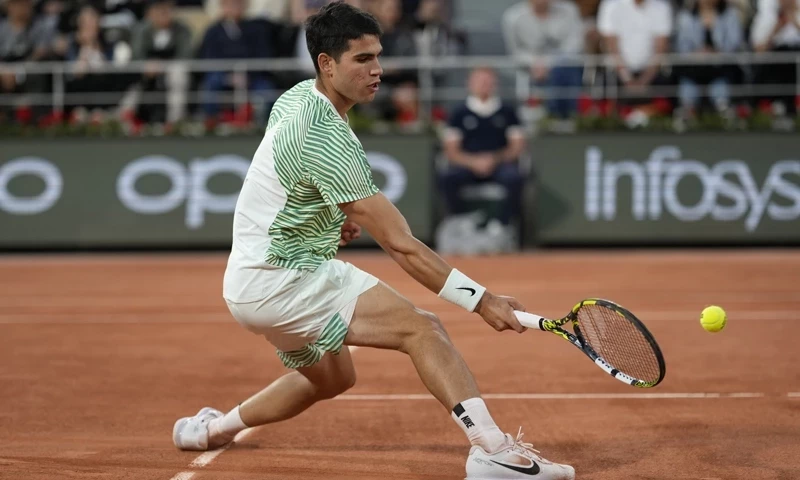 Alcaraz relishing chance to play Djokovic in French Open semi-final