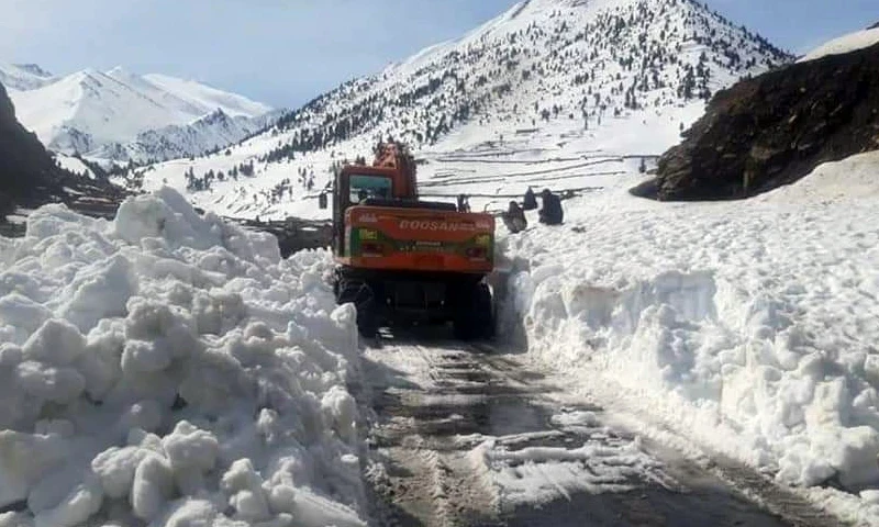 Kaghan highway closed for traffic as tourists flock to Babusar
