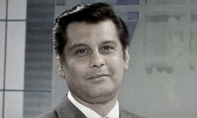 Arshad Sharif&rsquo;s mother asks for PTI chairman, ARY CEO to be investigated