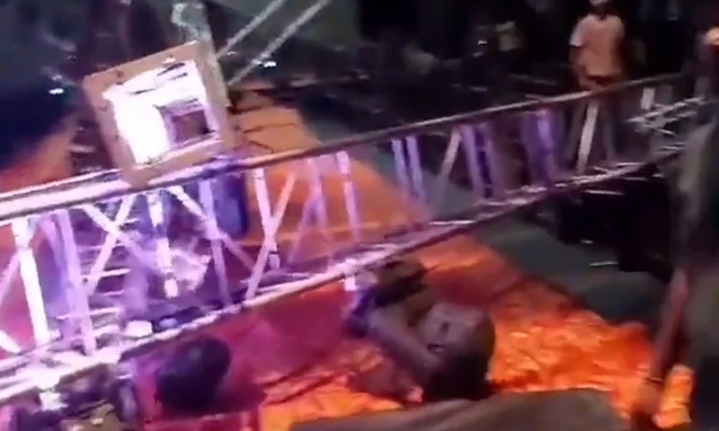 Model dies as lighting truss collapsed during fashion show