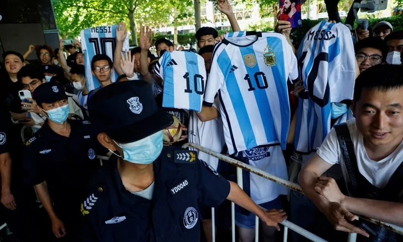 Messi mania reaches fever pitch ahead of Beijing friendly