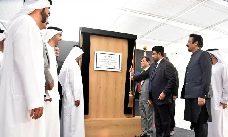 Cash-strapped Pakistan to lease part of Karachi port to UAE for $220m
