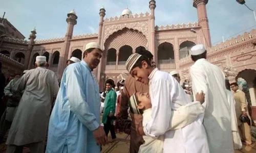 Pakistan celerates Eid with religious fervor