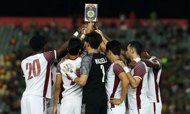 Iraqi footballers protest against Sweden Quran desecration on the field