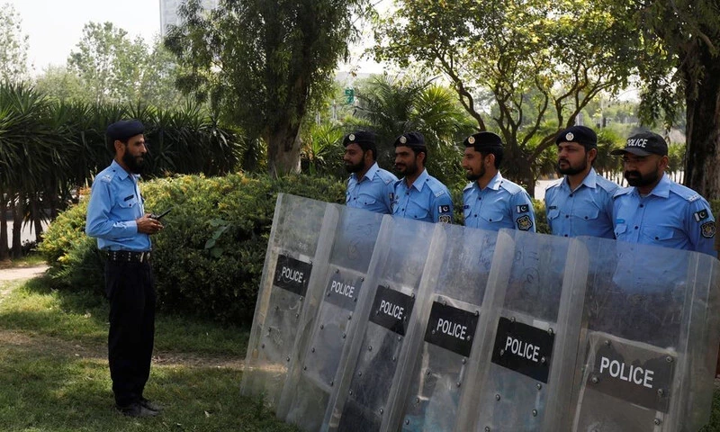 Two murder suspects escape from Islamabad Police custody: sources