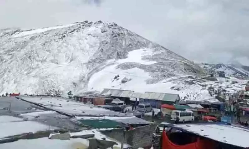 Lake Saif-ul-Malook, Babusar Top receive snowfall