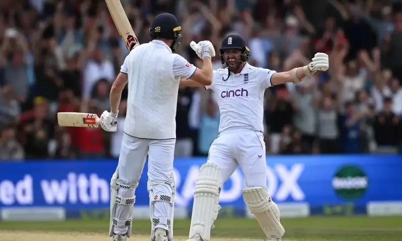 England keep Ashes alive and will go 2-1 against Australia at Old Trafford