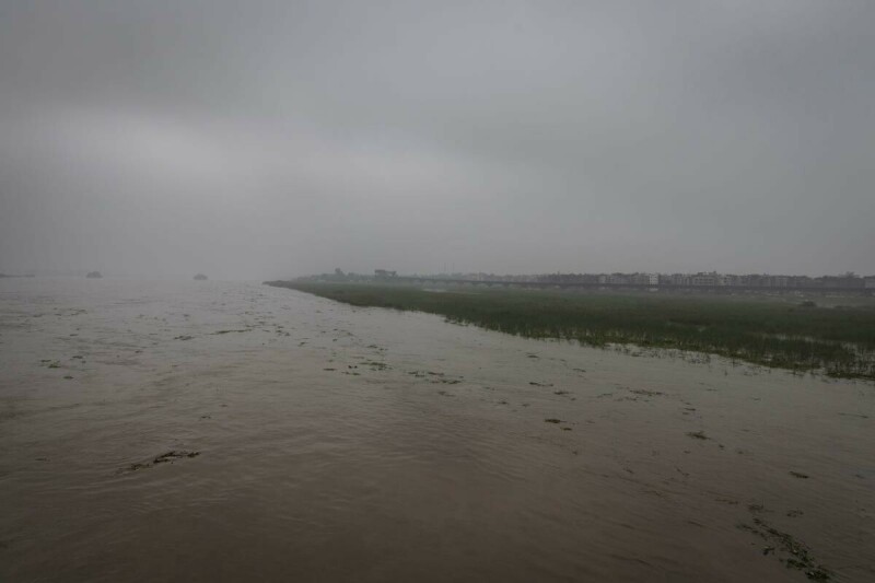  Residential buildings are pictured next to the overflowing river Yamuna after heavy monsoon rains, in New Delhi, India, July 13, 2023. Photo via Reuters. 