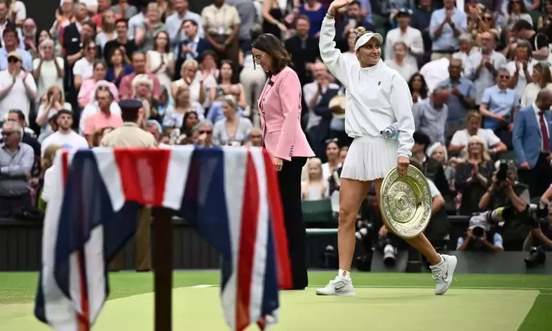 Unseeded Vondrousova stuns Jabeur to win Wimbledon title