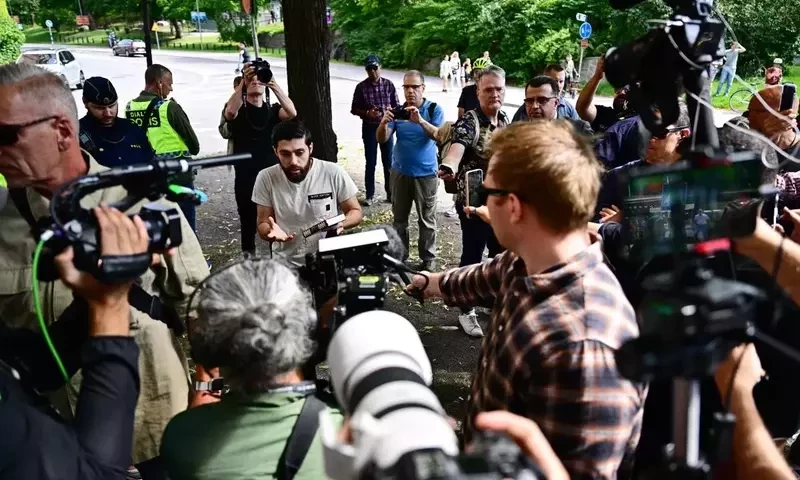 Protester abandons plan to desecrate Bible, Torah after Israel&rsquo;s protest