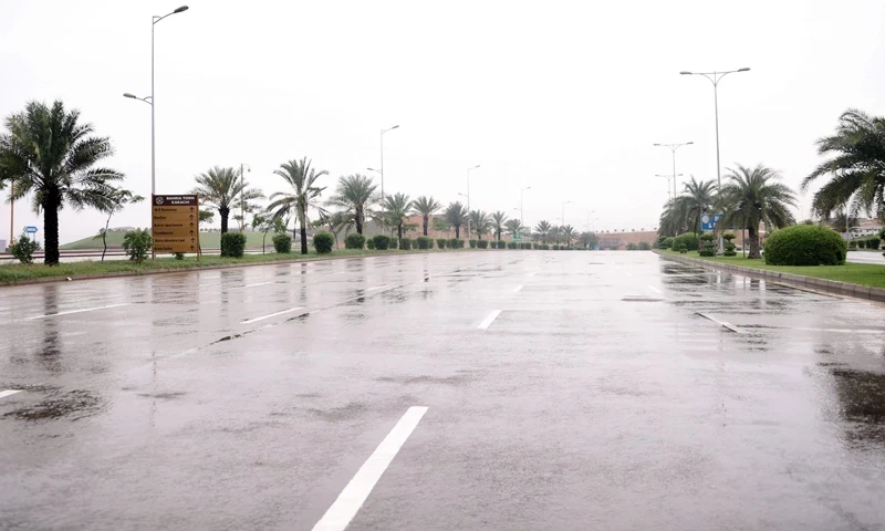 Karachi gets light drizzle, other cities could get thunderstorms