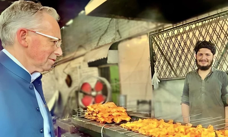 Australian high commissioner gets a taste of Charsi Tikka