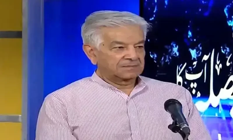Khawaja Asif hints at &lsquo;possibility&rsquo; of overseas Pakistani in caretaker setup