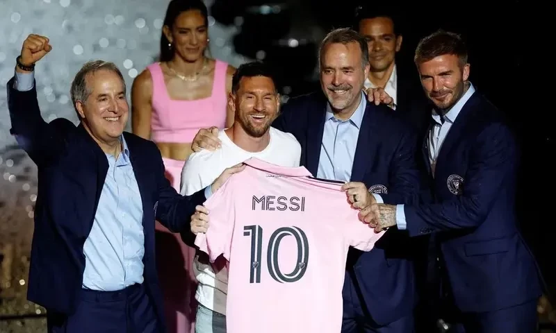 Messi hailed as &lsquo;America&rsquo;s number 10&rsquo; as he greets rapturous Miami fans