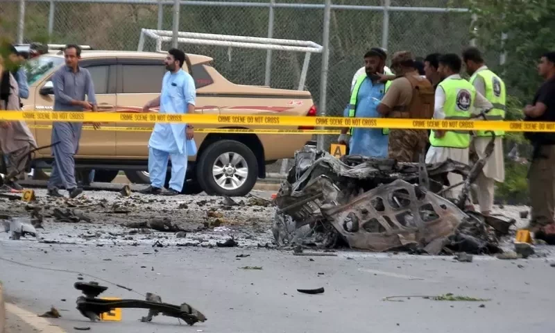Suicide bombing in Peshawar&rsquo;s Hayatabad leaves at least eight injured