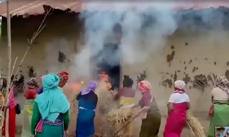 Women burn down house of accused from India naked women video