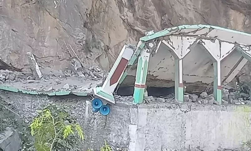 Police officer killed as suicide bombing rips through mosque in Khyber district