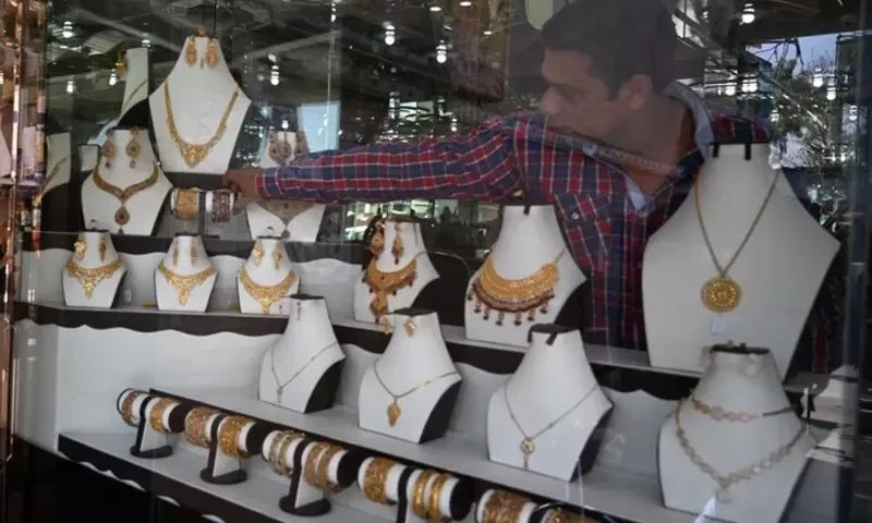 Gold prices ease by Rs2,400 in Pakistan after rupee recovers