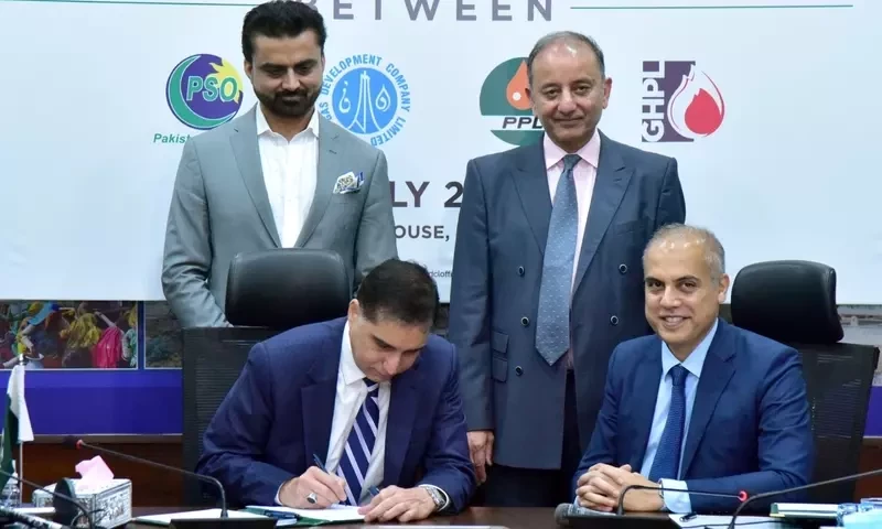 Pakistani oil companies join hands with Aramco for $10b refinery project